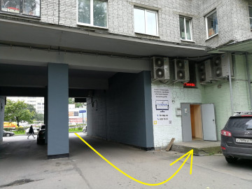 за поворотом налево